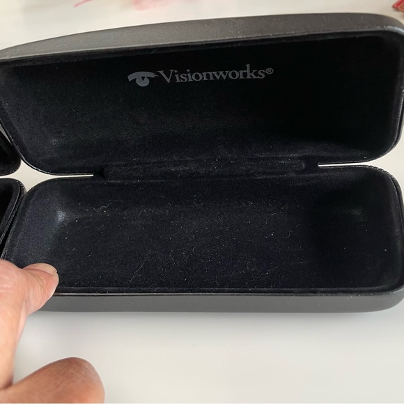 Pair of Visionworks hard shell glasses cases - Picture 6 of 9